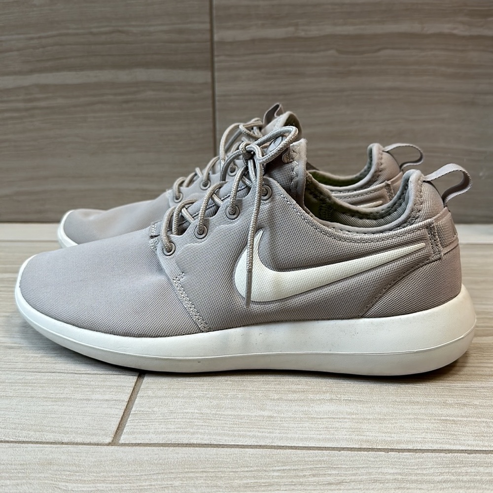 Grey Nikes - Picture 4 of 8